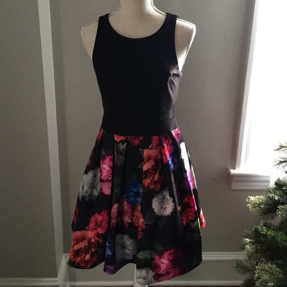 Xscape Black/Floral Fit And Flare Sleeveless Dress Size 4 - Picture 5 of 9